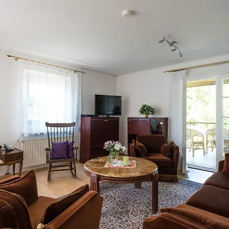 度假居 潘库夫度假屋 *